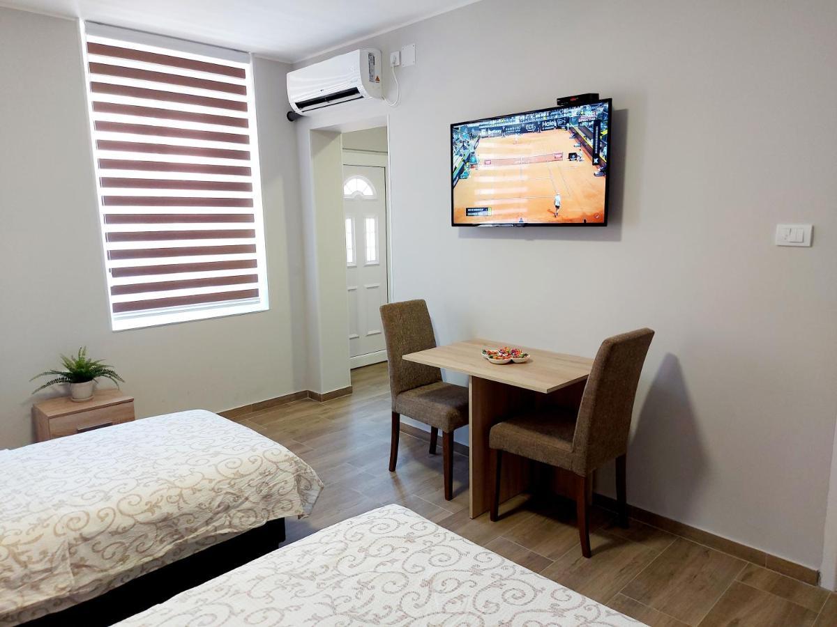 A Pousada Centar Lux 2 Zrenjanin Exterior foto